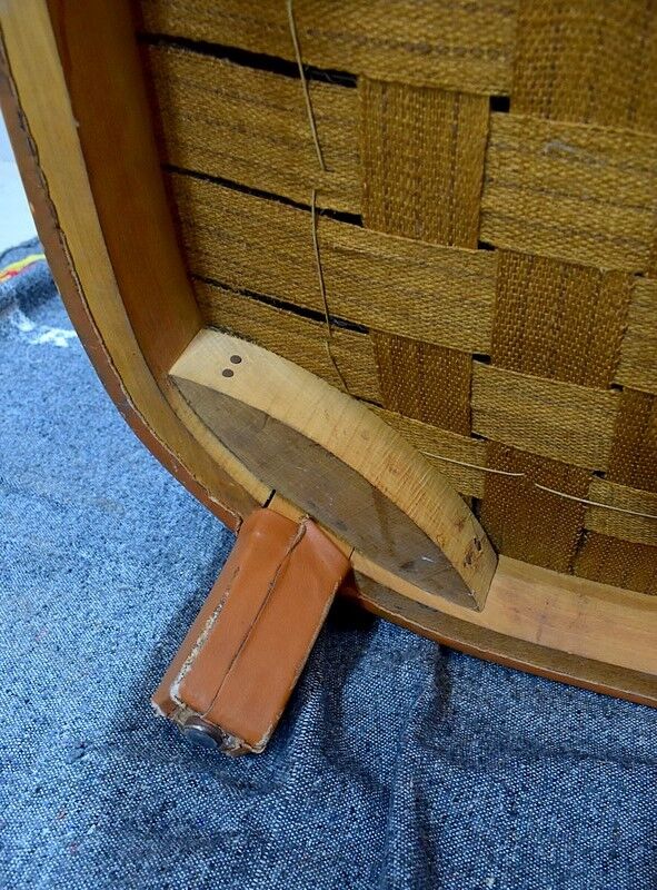 Chesterfield padded leather sofa - late 19th century