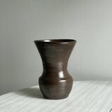 Vase en céramique marron foncé