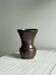 Vase en céramique marron foncé
