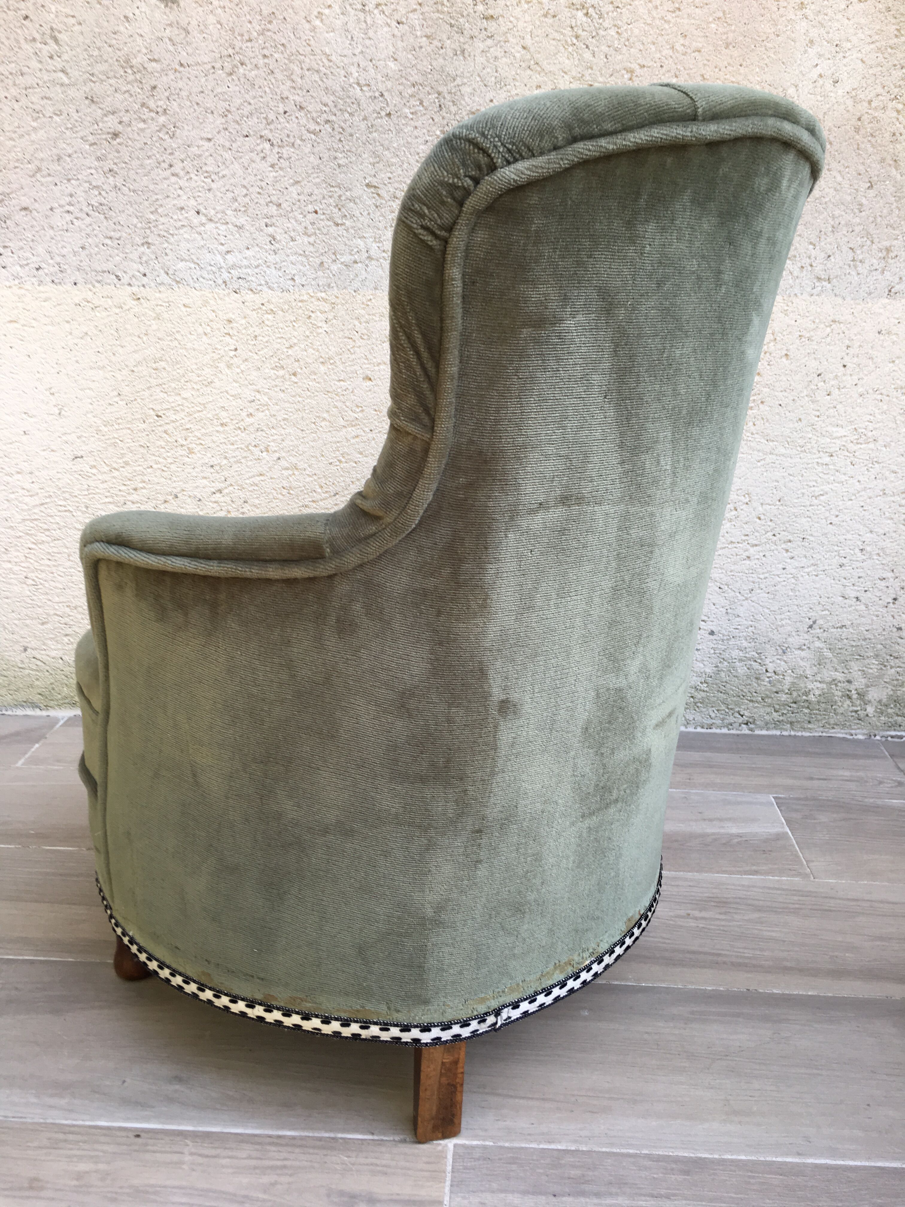 Velvet toad armchair