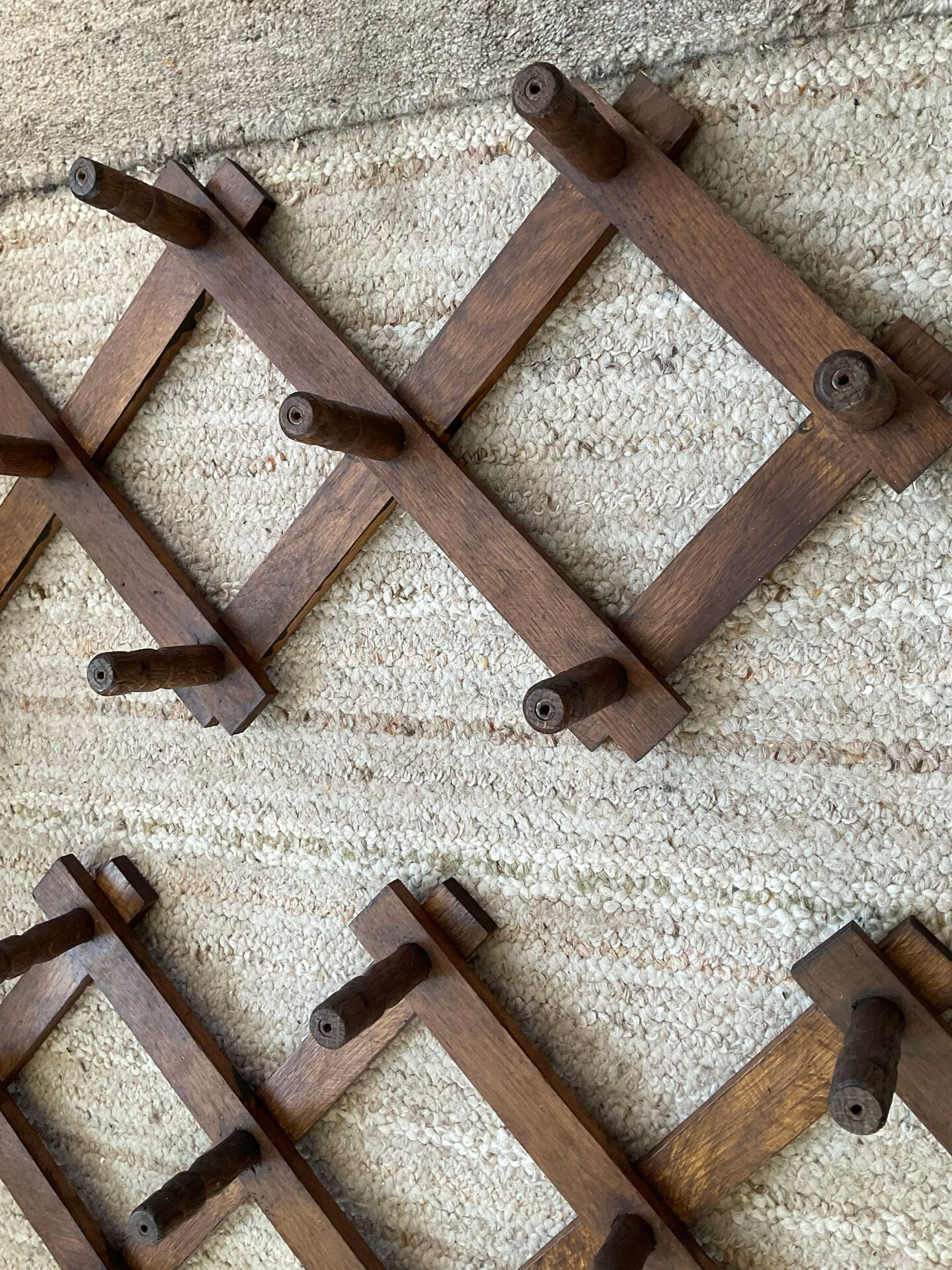Pair of accordion coat hooks in oak from the 60s-70s.
