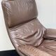 Fauteuil pivotant en cuir brun des années 1970