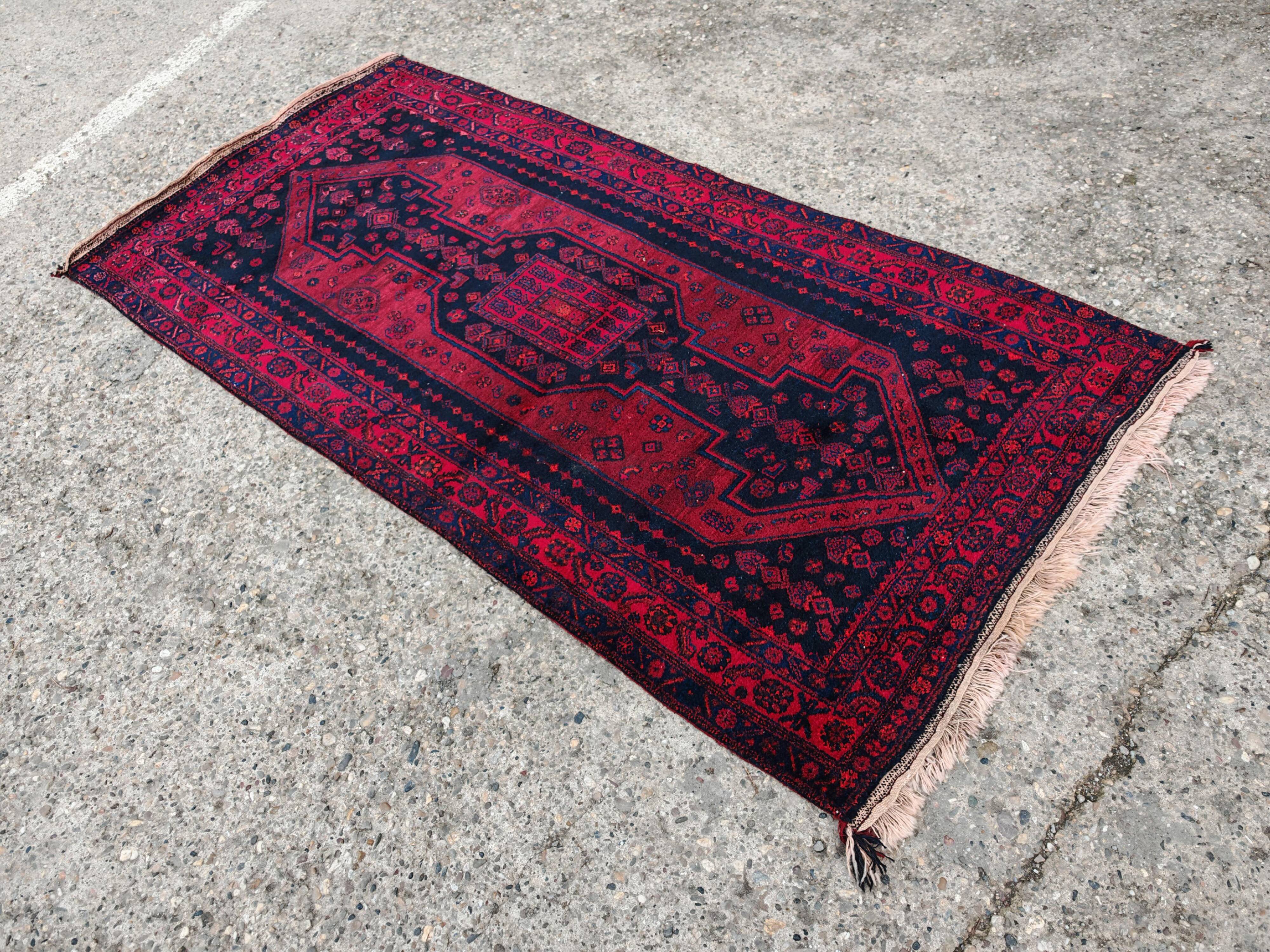 Koliay vintage hand-knotted rug, natural dyes, 1940s.