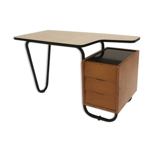 Bureau de forme libre,