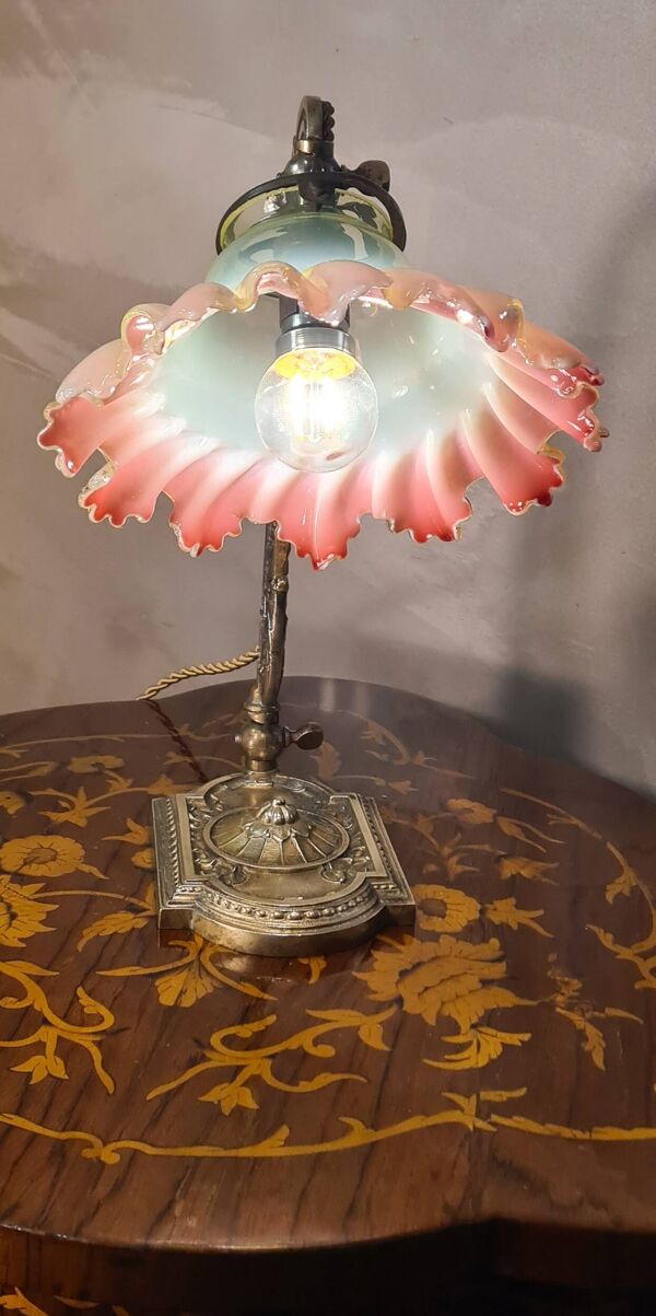 lampe bronze art nouveau ancienne 30x25 avec tulipe opalisante  interieur rouge tres rare