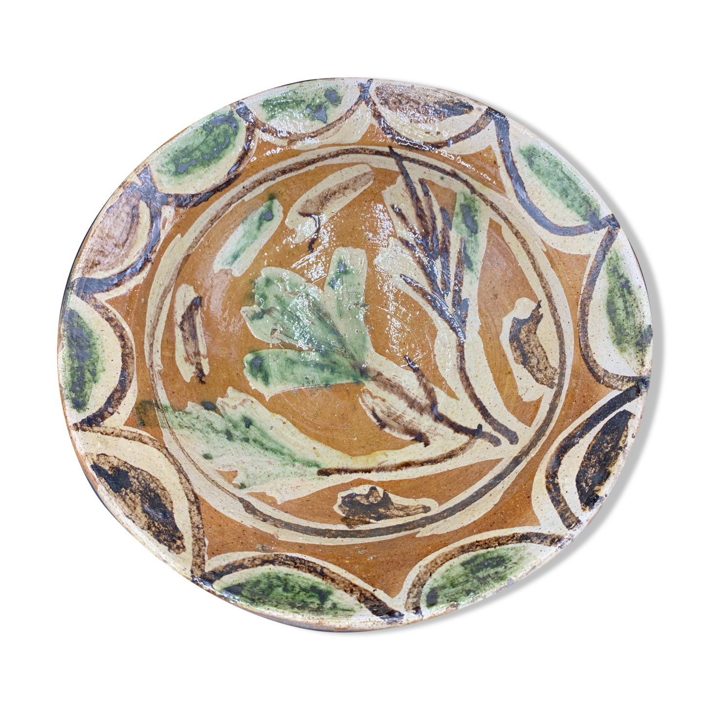 Ancient terracotta dish glazed with polychrome floral decoration, pakistan multan