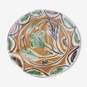 Ancient terracotta dish glazed with polychrome floral decoration, pakistan multan