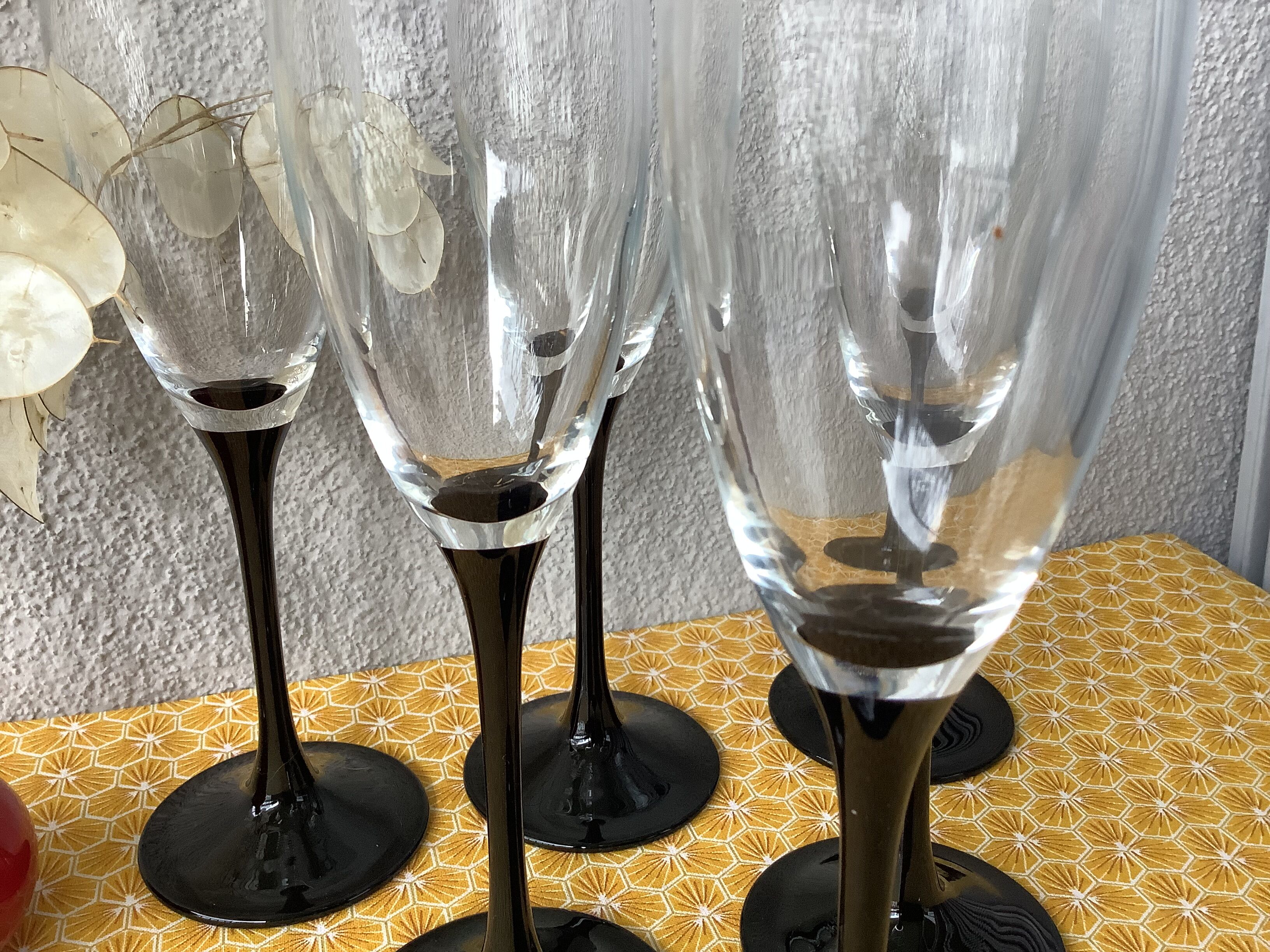 6 champagne flutes Luminarc pied noir