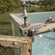 Ancienne vitrine de chirurgien