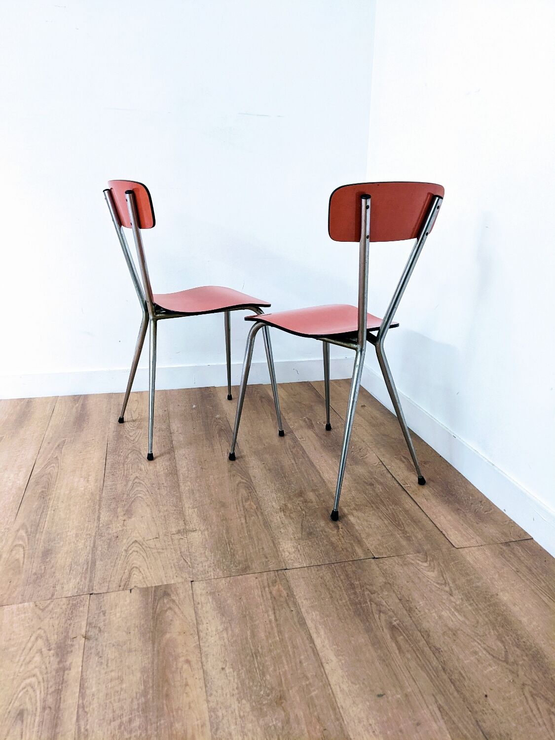 Paire de chaises en formica rouge