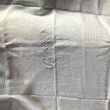 Square table MD 135x135 damassed