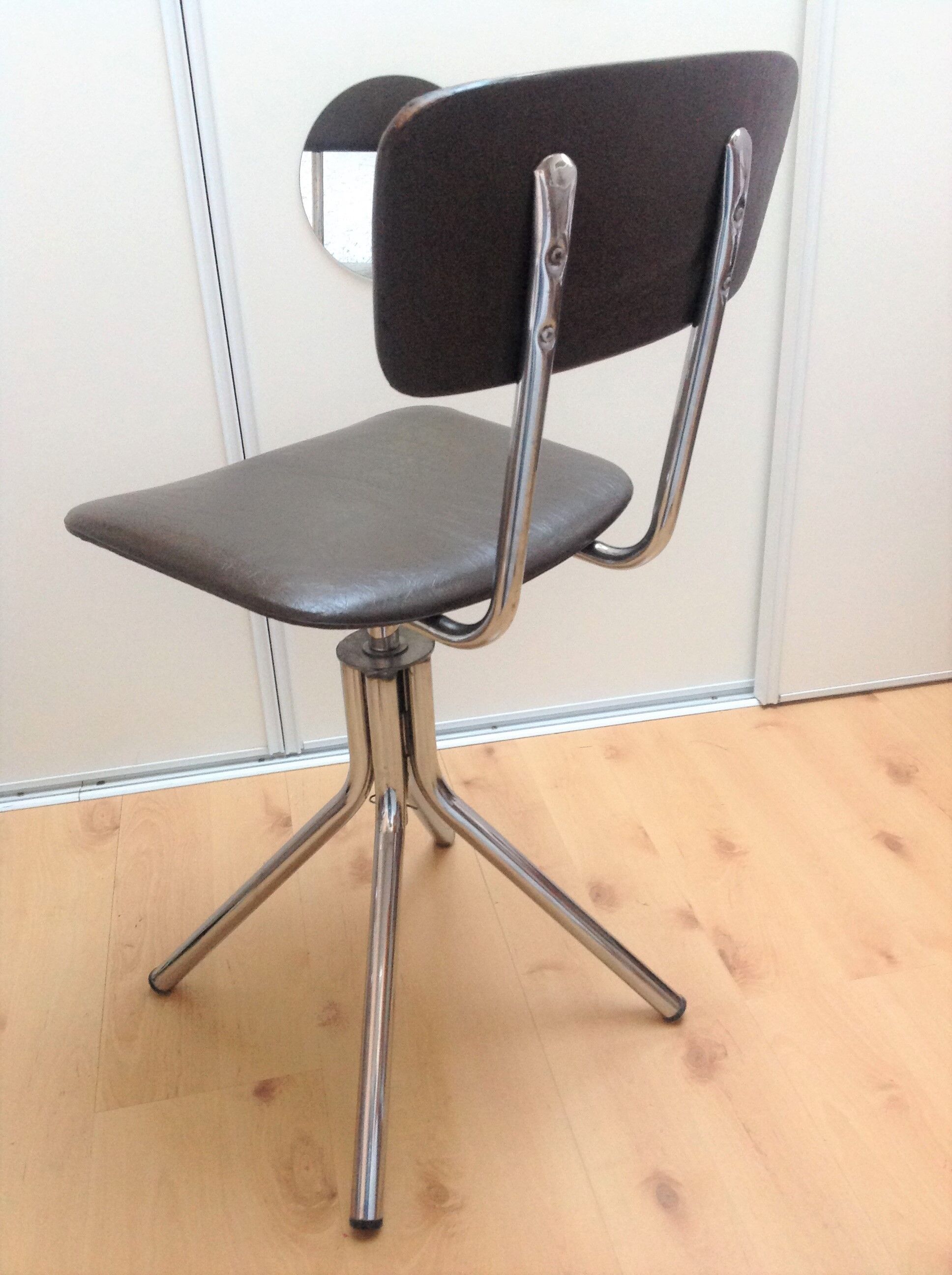 Swivel chair in chromed metal and skai brown years 60-70