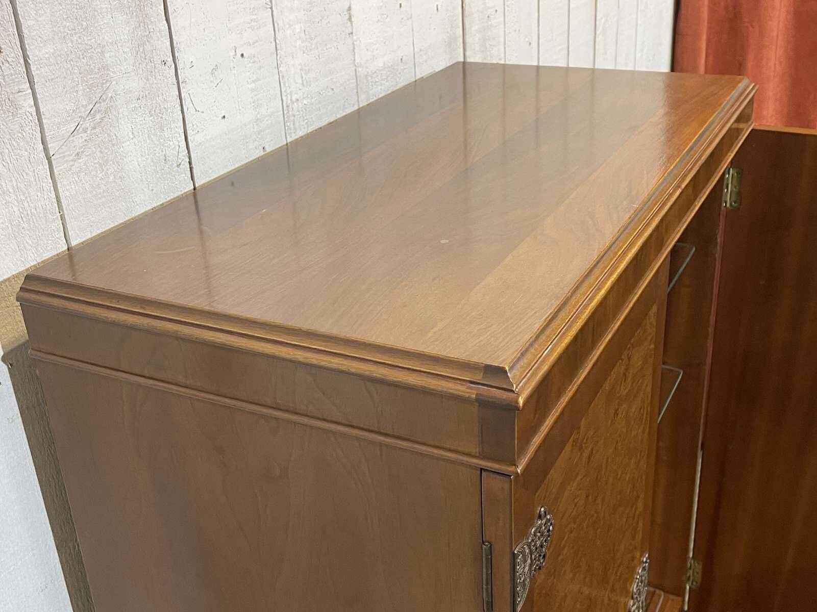 1950s English buffet bar in walnut and walnut burl.