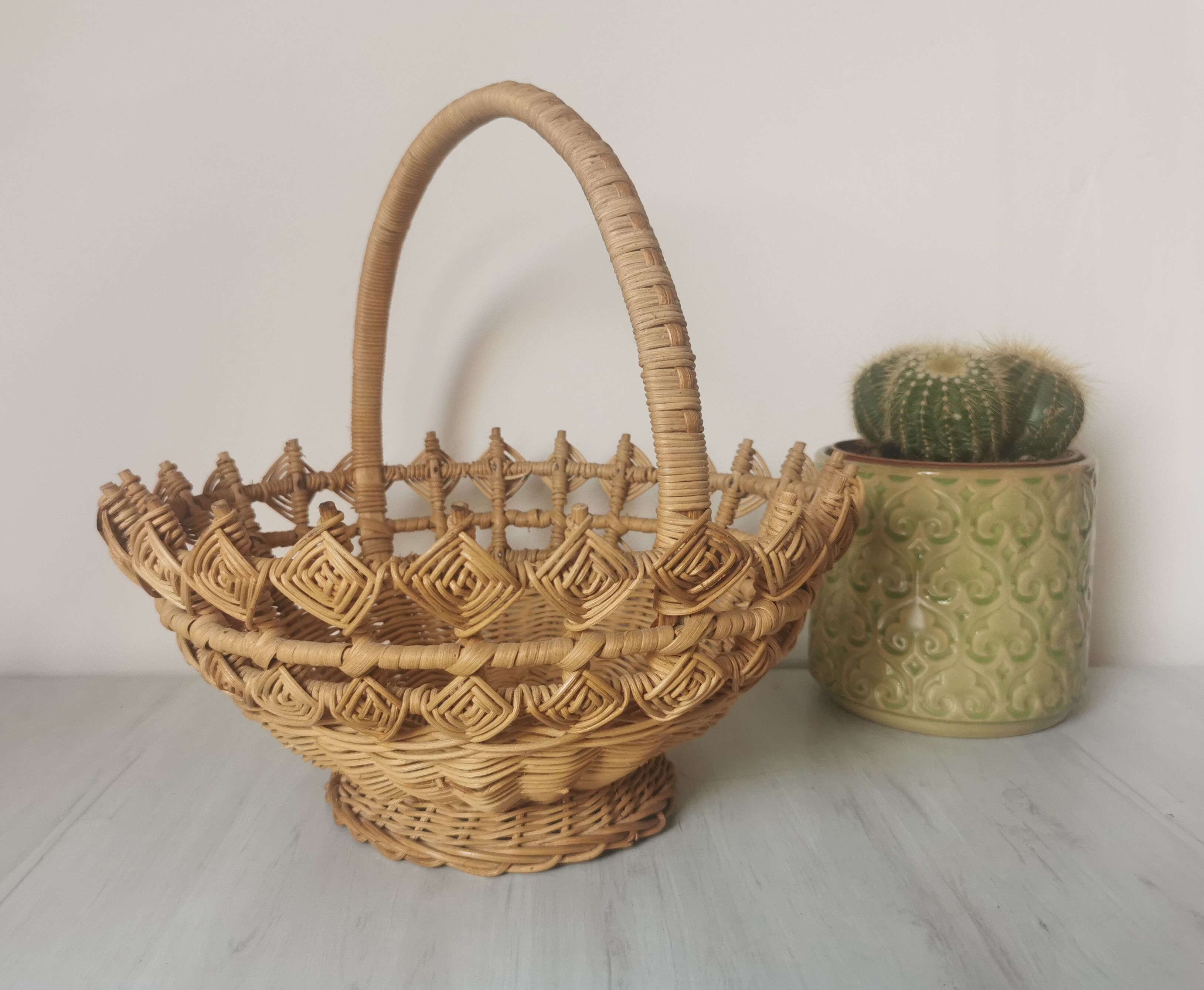 Wicker braided basket