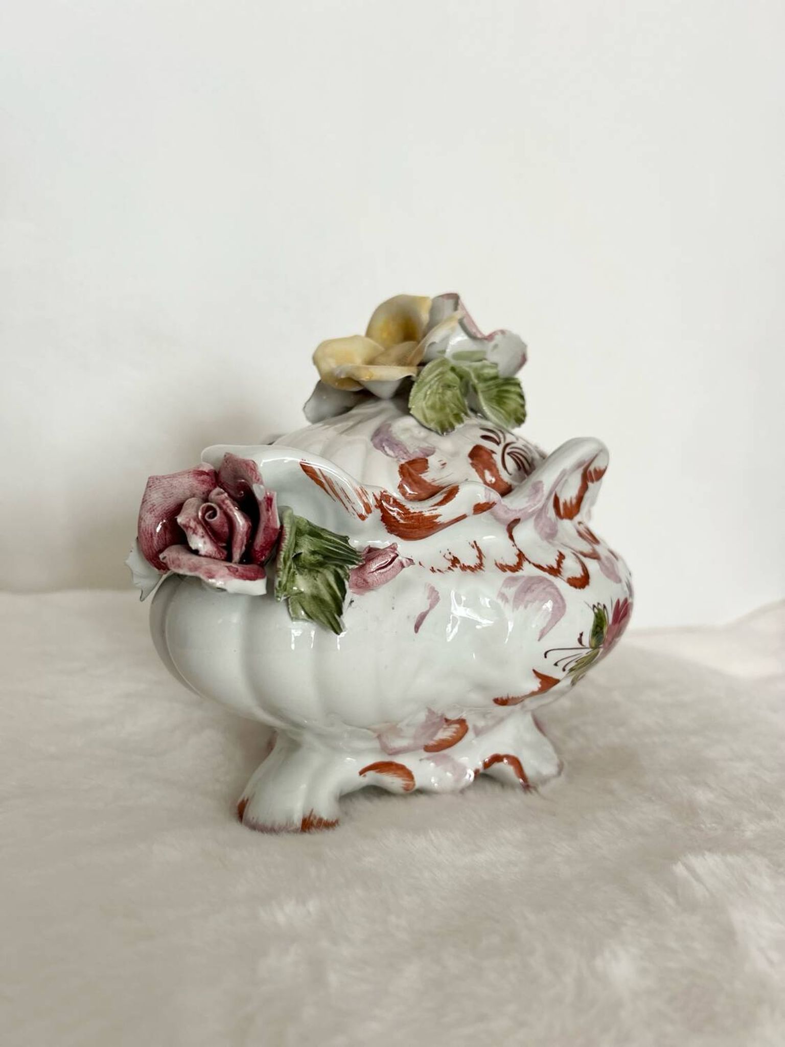 Soup tureen