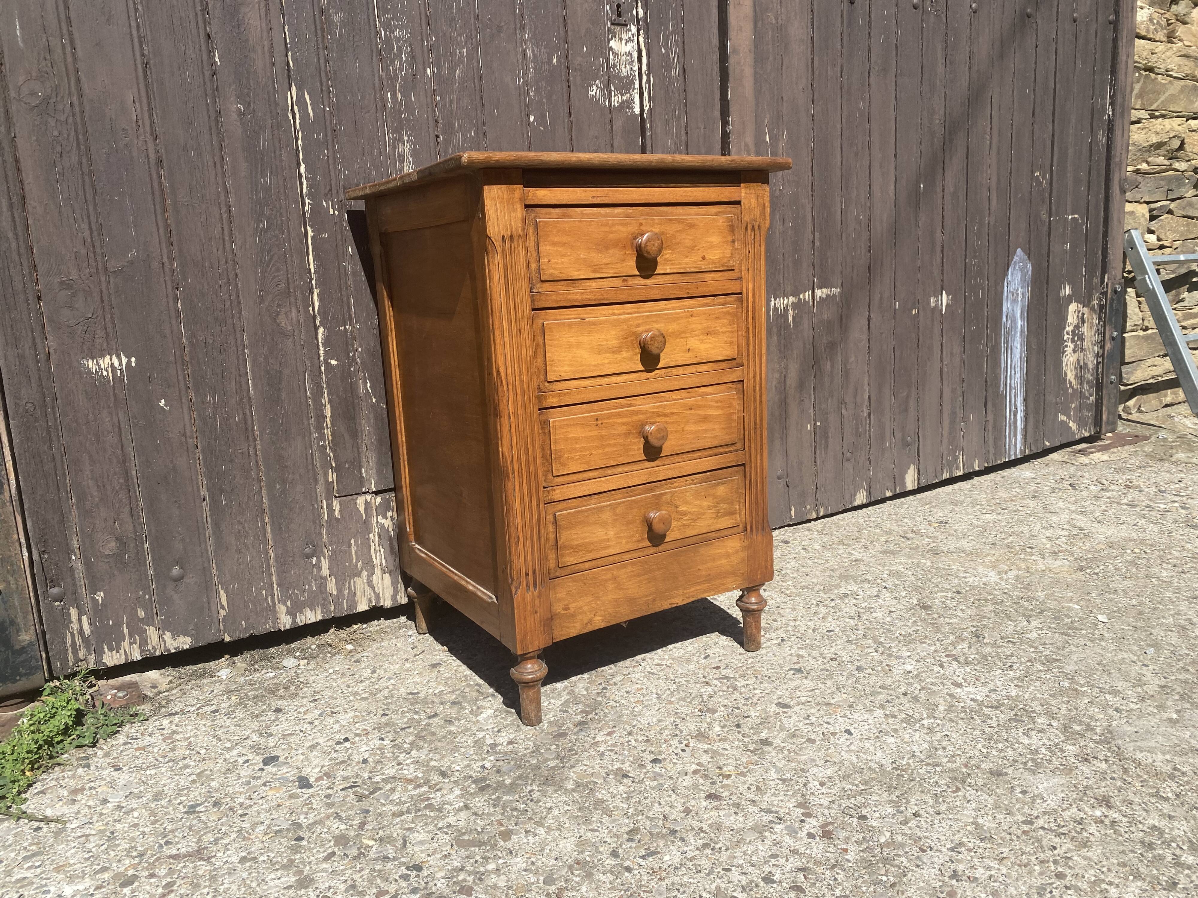 4-drawer solid oak chest of drawers