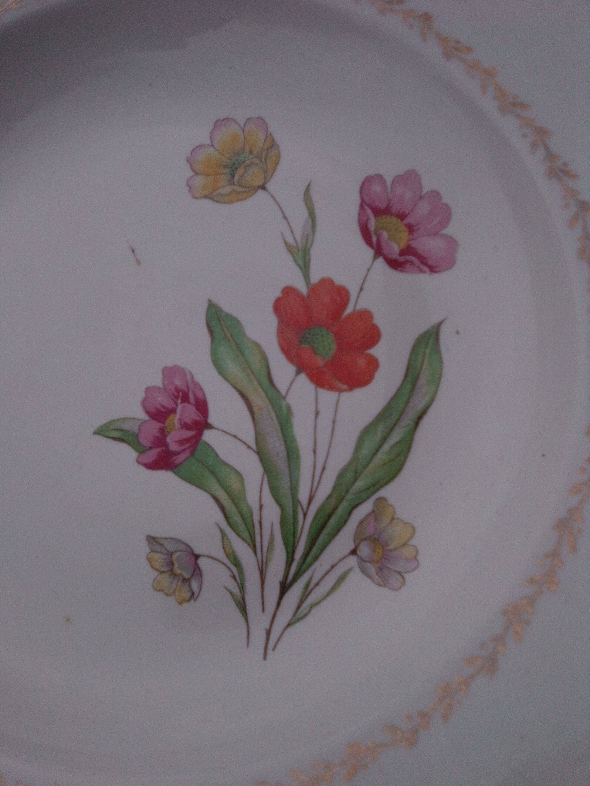 Hollow round dish and cake dish in Lunéville earthenware model Agnes