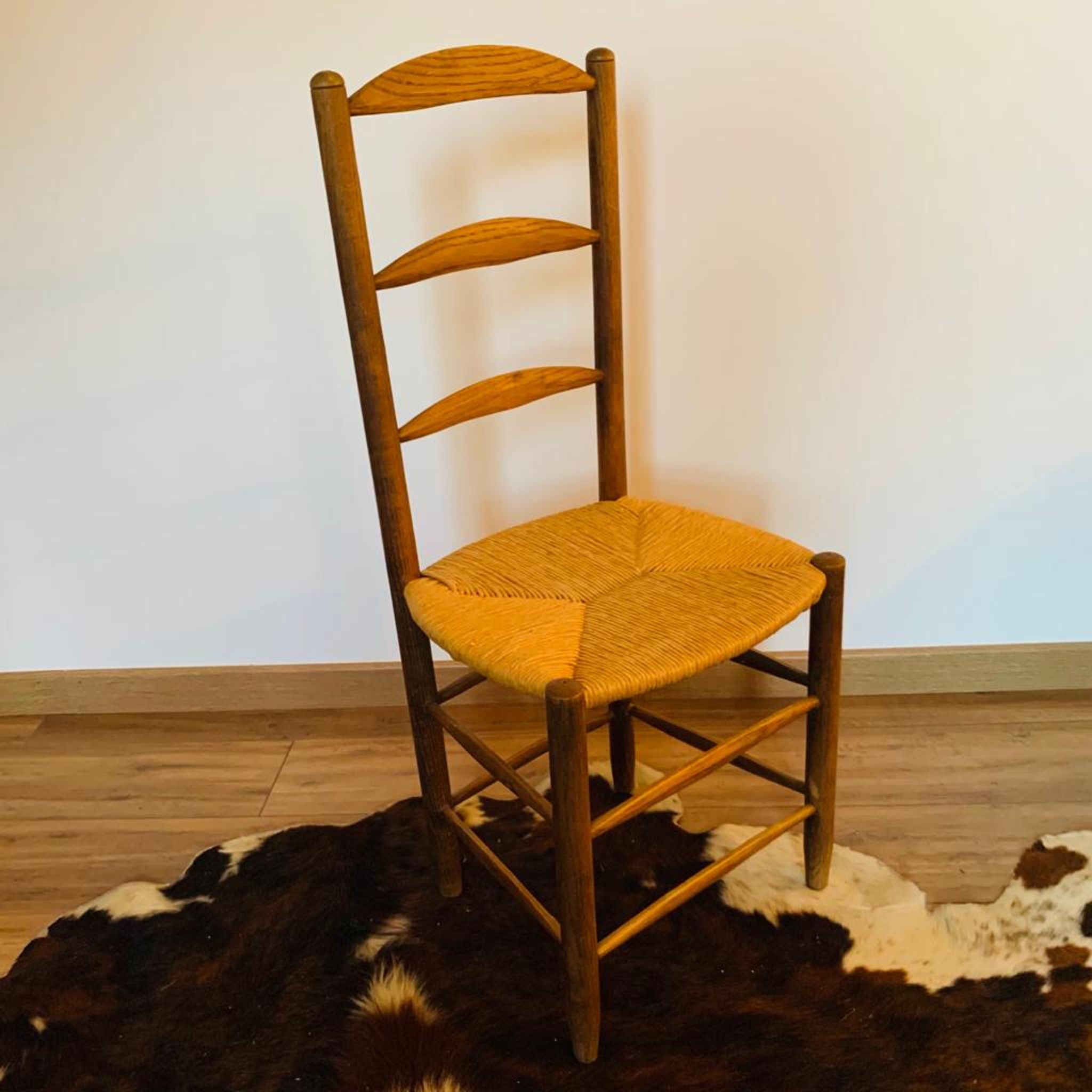 Pair of mulched chairs
