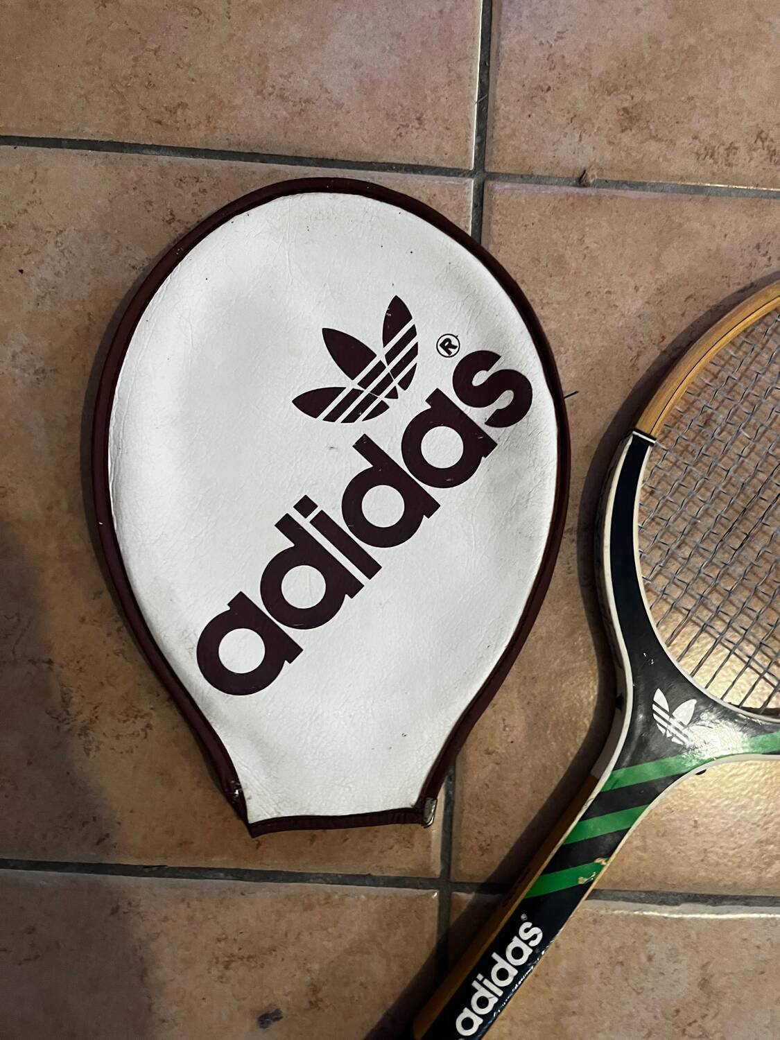 Ancienne Raquette de Tennis Adidas ADS 030 + Pochette de Protection –