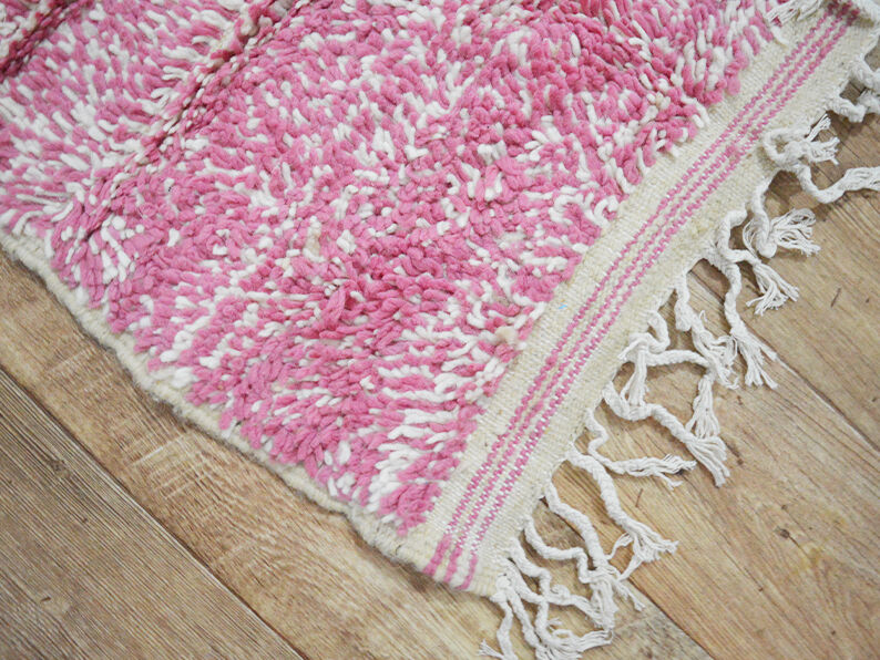 Handmade moroccan berber carpet 158 x 105 cm