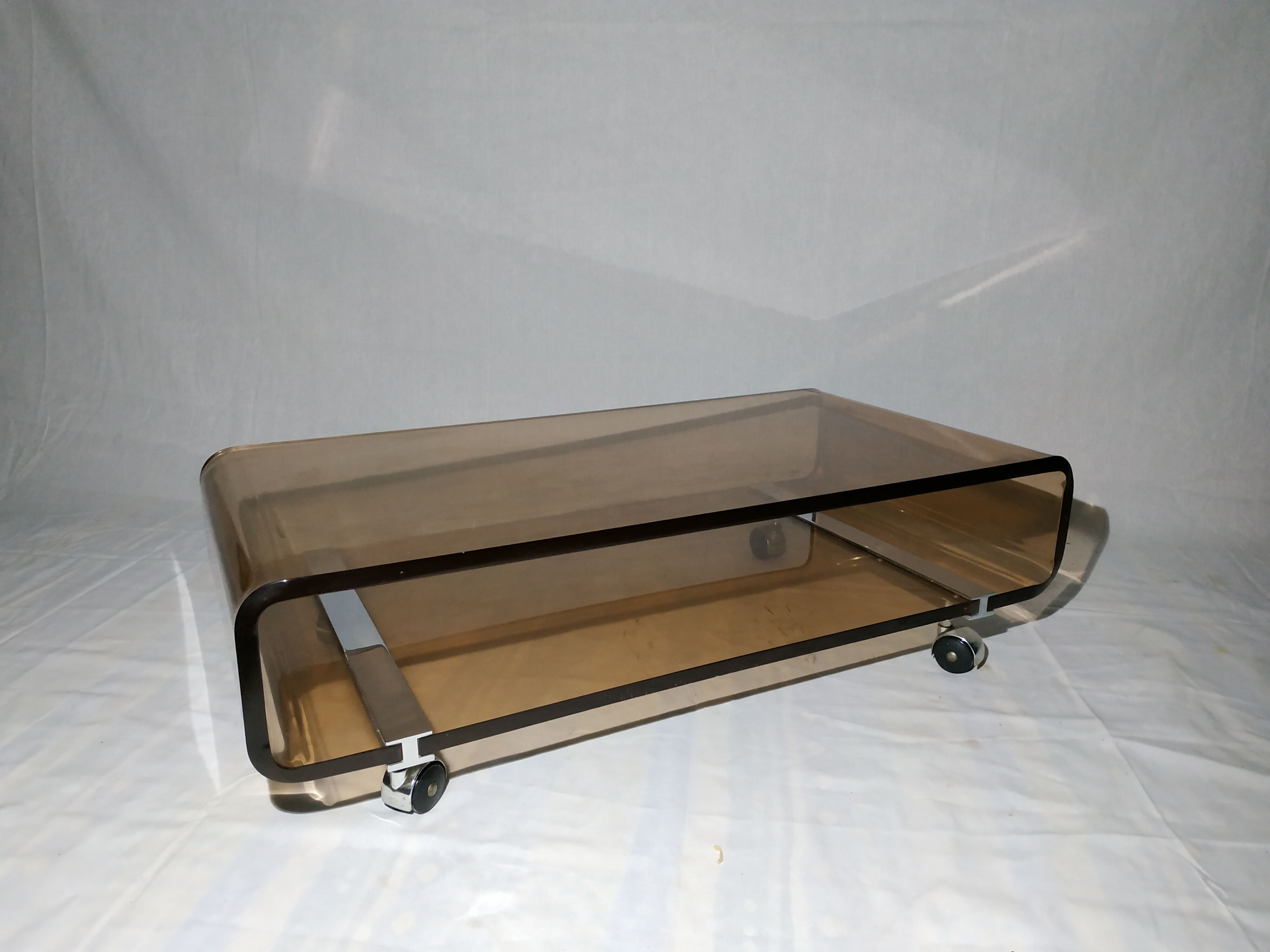 Vintage coffee table in plexiglas 1970