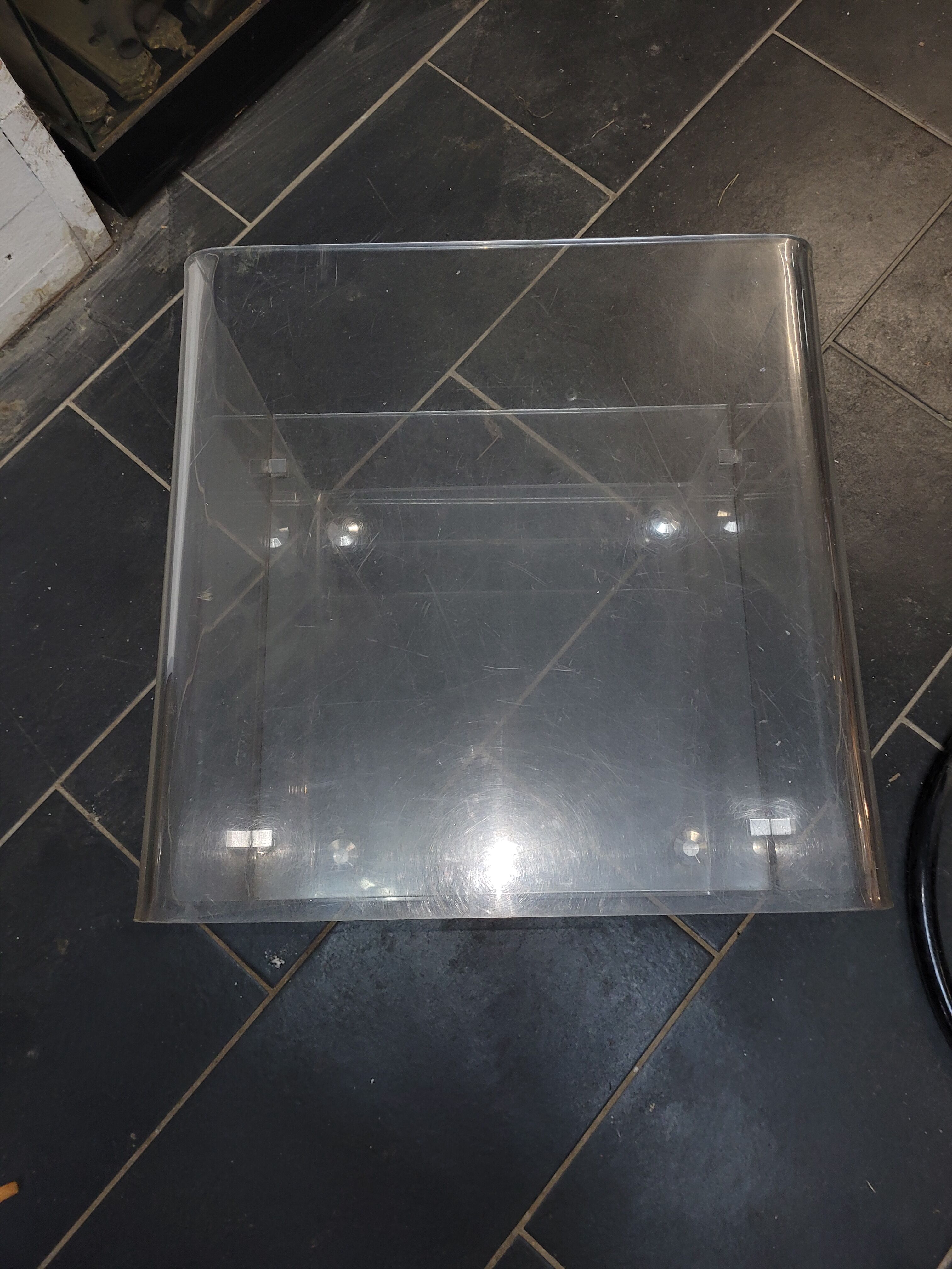 Table d'appoint en plexiglas