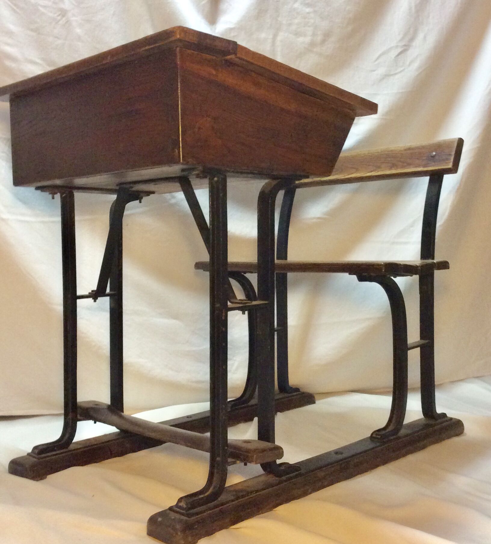 Wooden school table primary school dimension: height -78cm- width -70cm- depth -88cm-