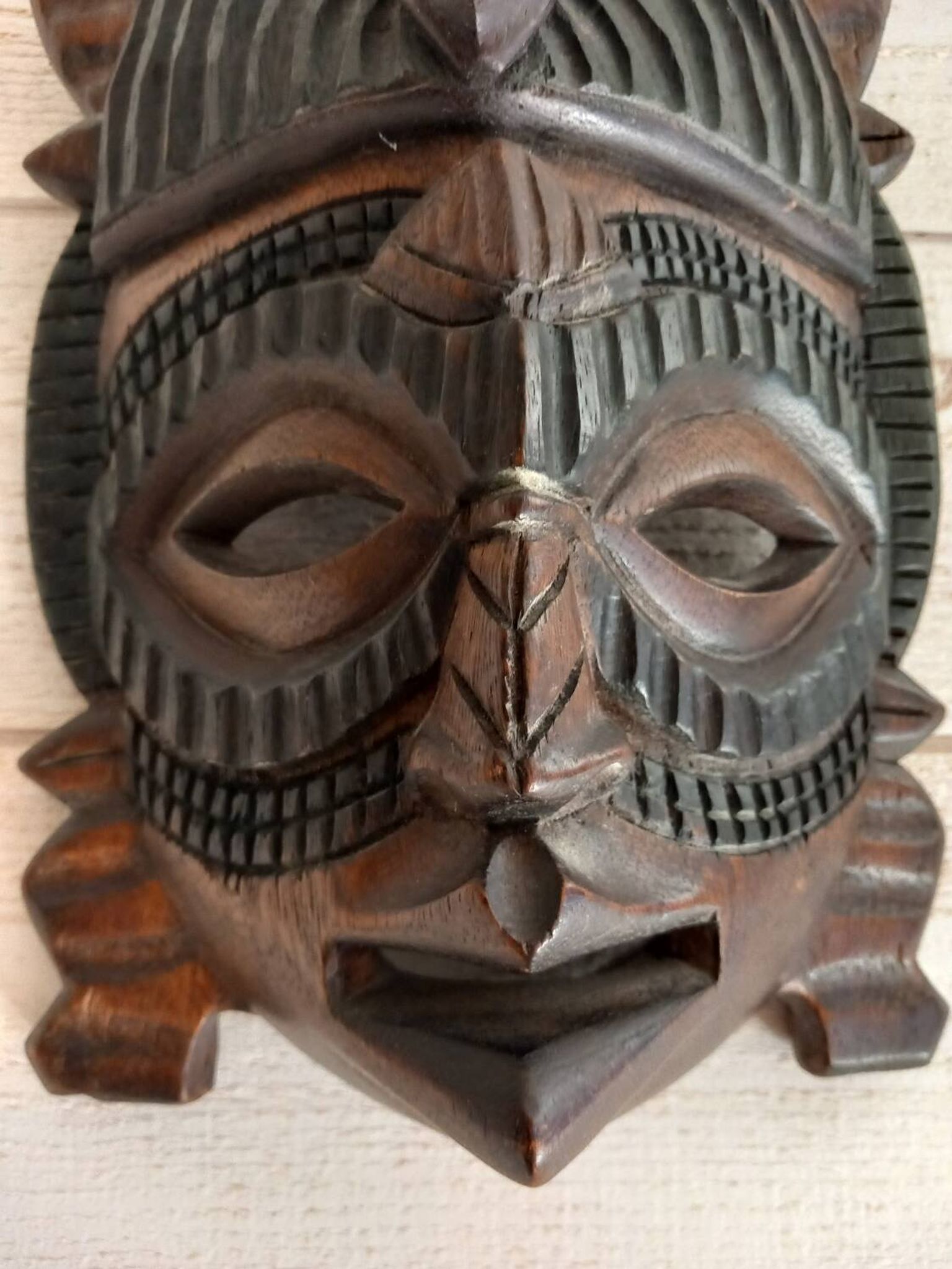 Masque tribal en bois