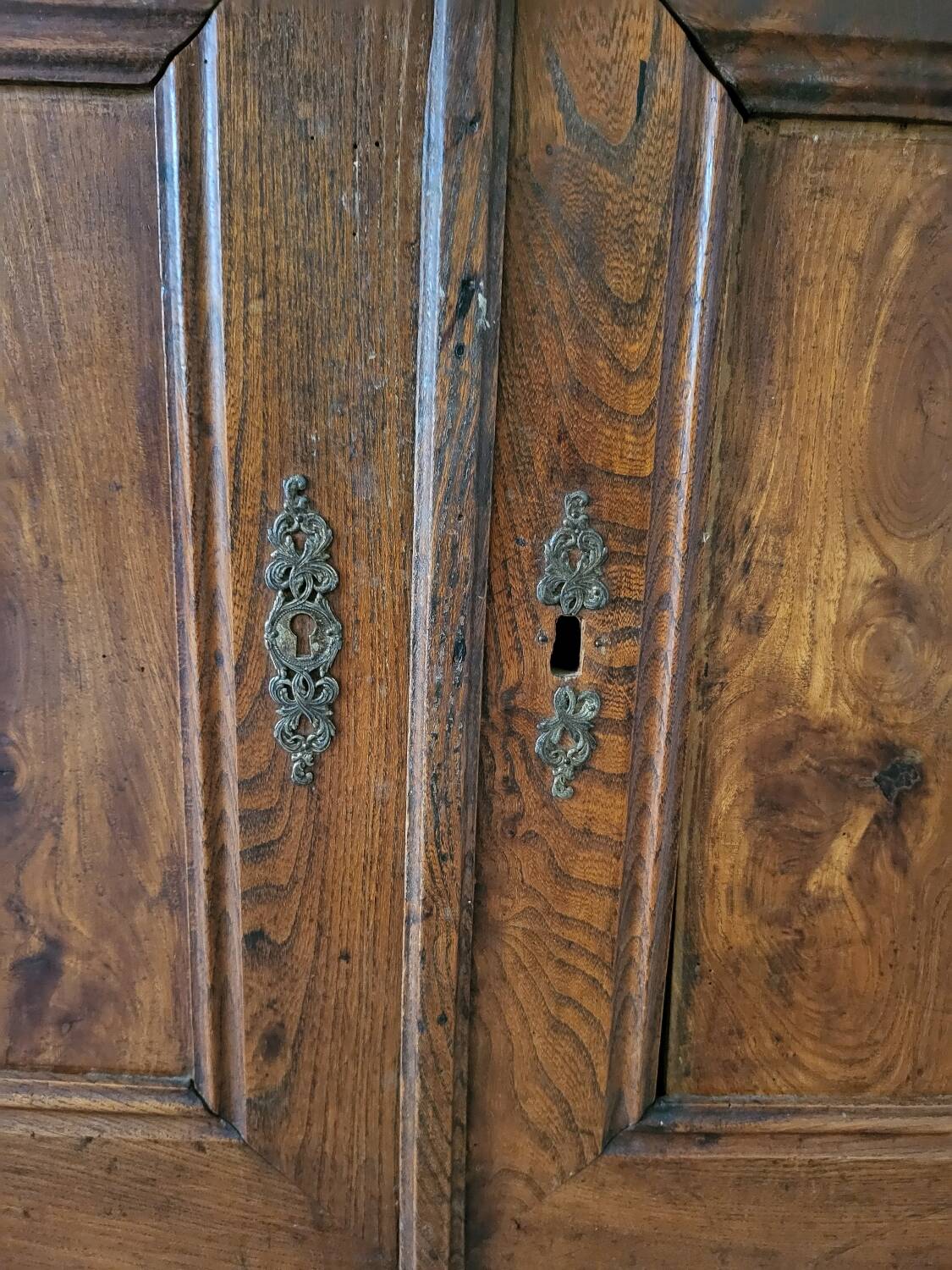 Antique solid wood sideboard – 2 drawers, 2 doors – natural patina
