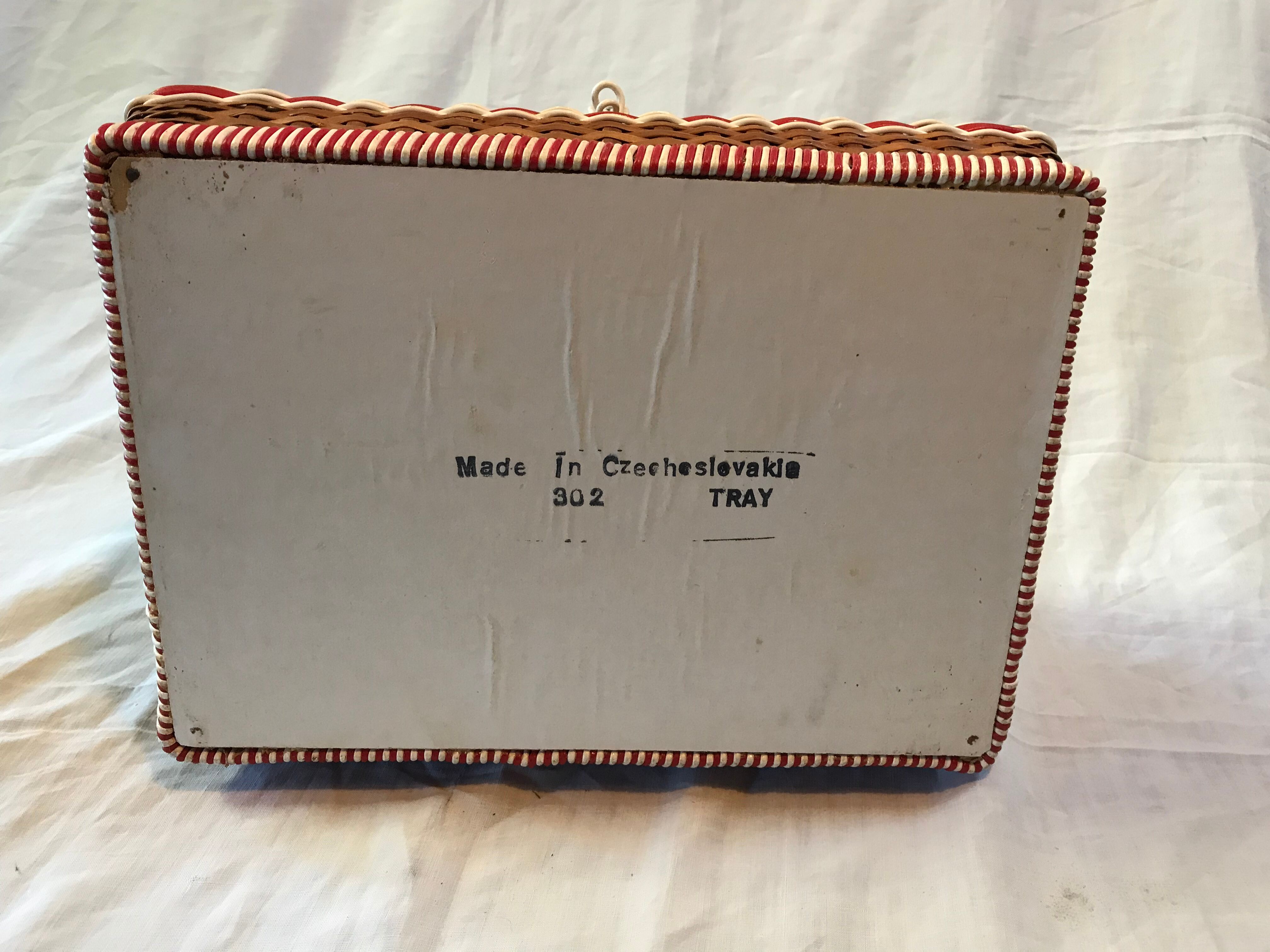 Vintage wicker and "scoubidou" box