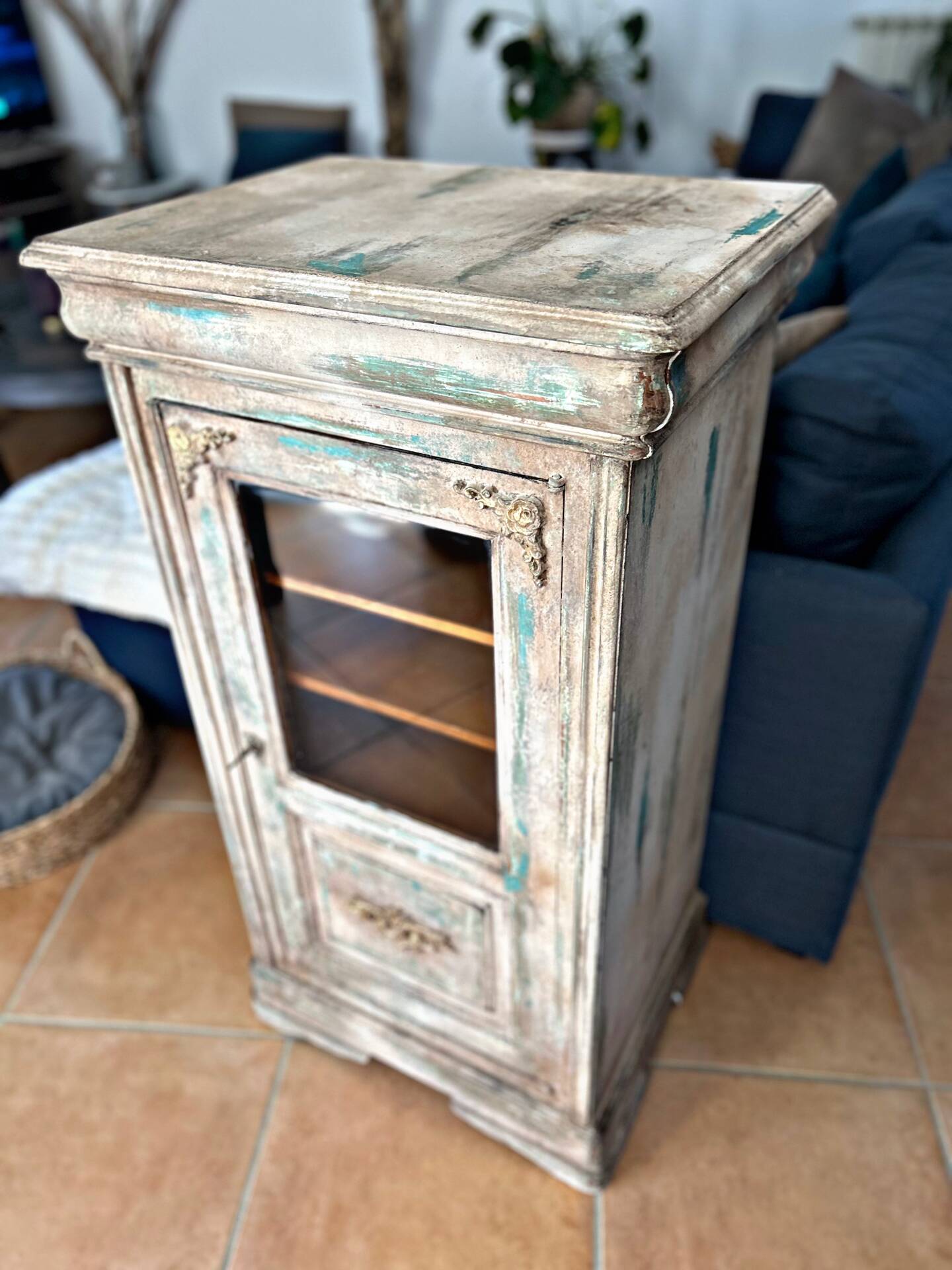 Meuble ancien Louis-Philippe à capot – patine artisanale