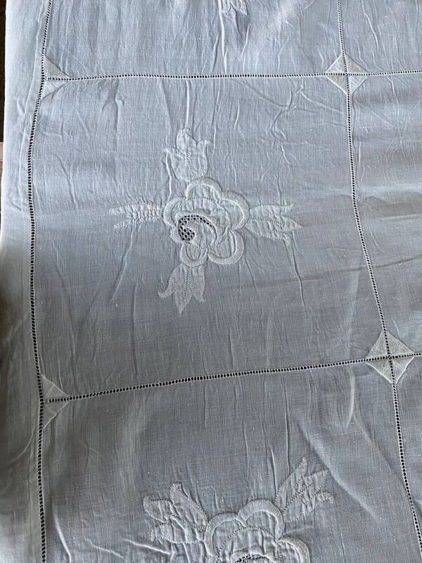 Nappe et 12 serviettes brodées et monogrammées
