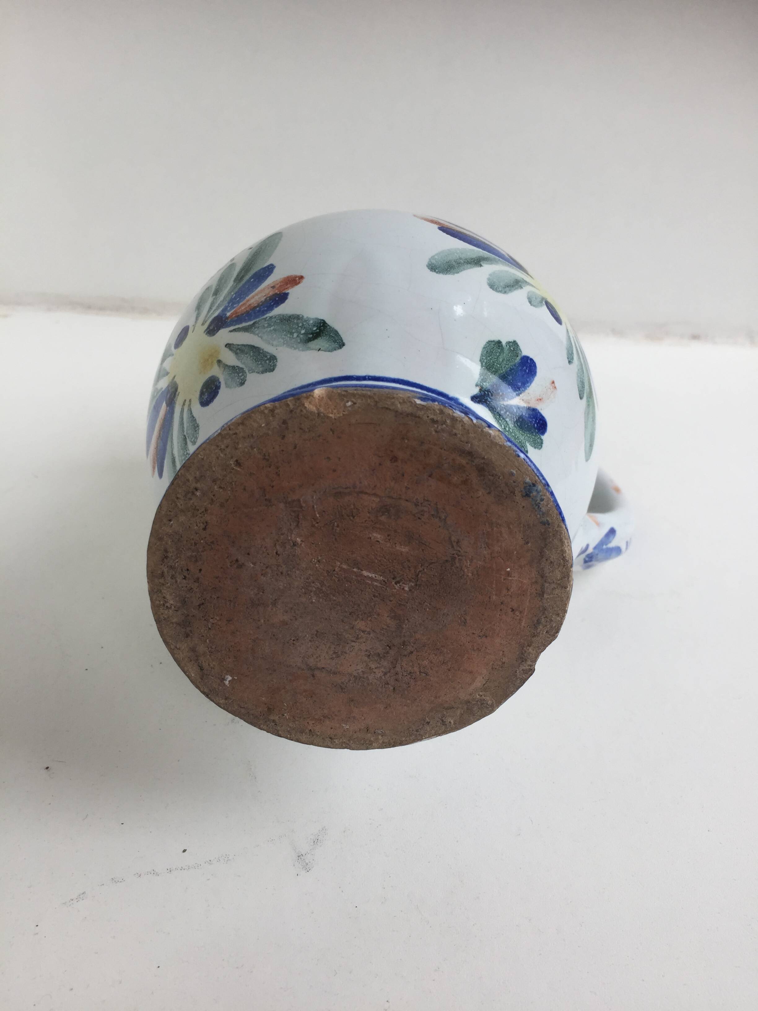 Old earthenware pitcher Beware at the Arthur biture