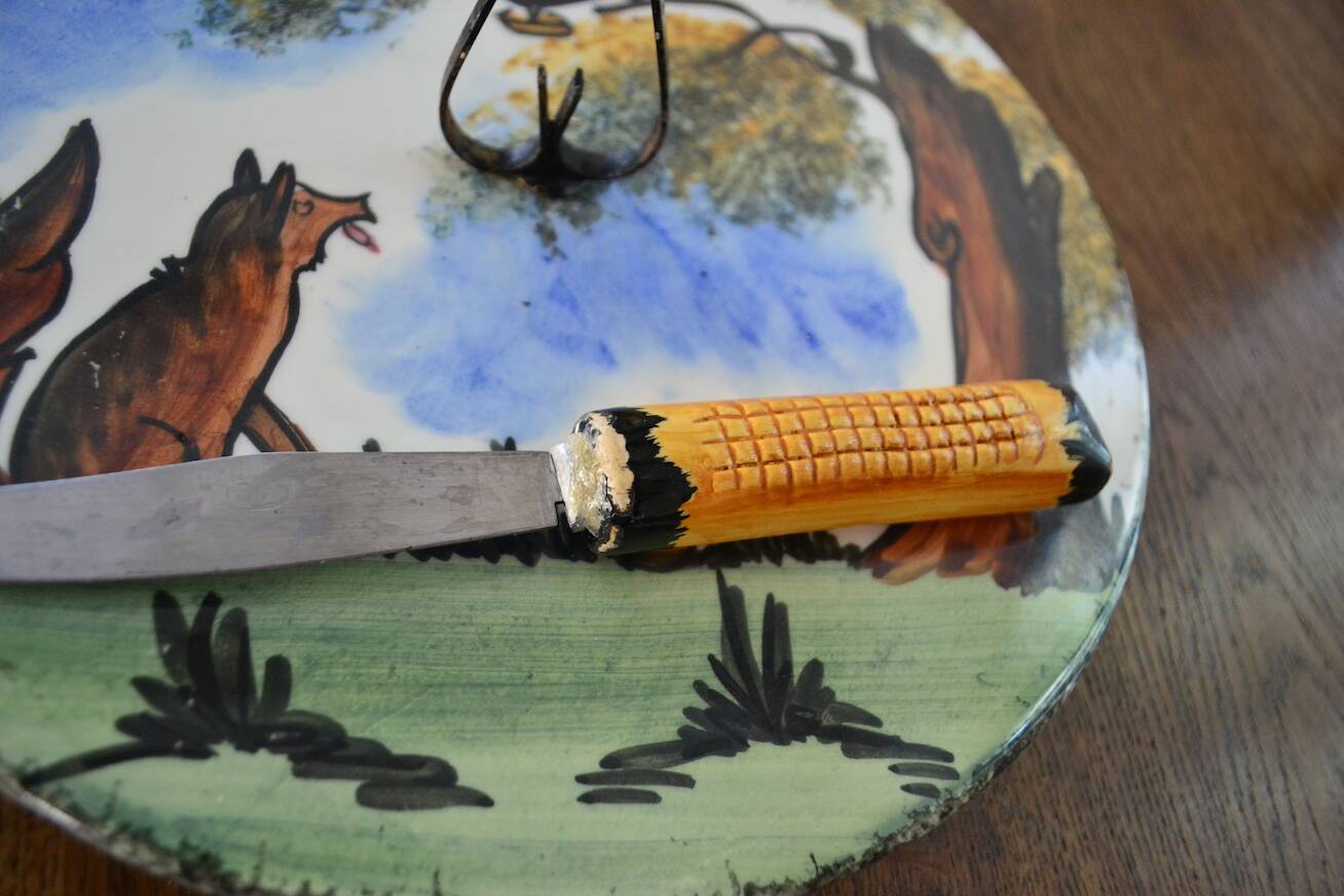 Vintage cheese board Fable de La Fontaine and his knife from the 60s
