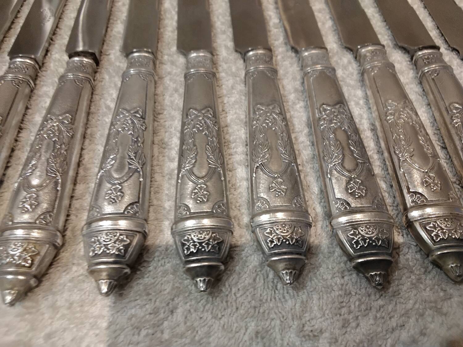 12 silver-plated metal table knives yrras style louis xvi
