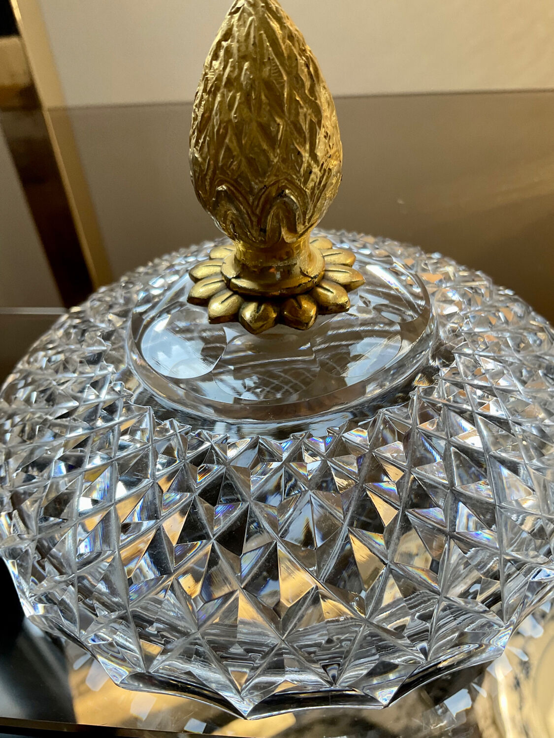 Bonbonnière vintage en cristal ciselé et bronze