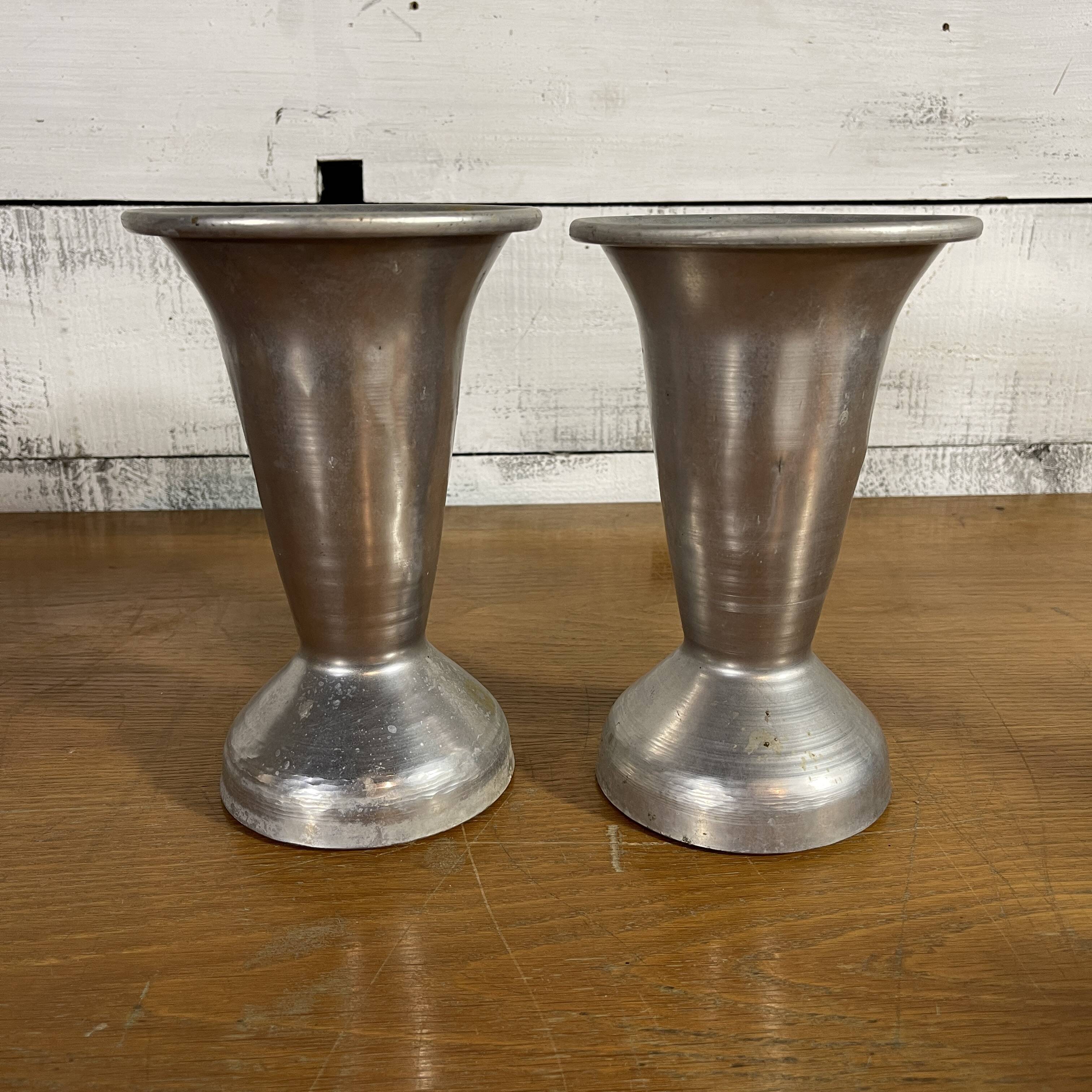 Paire de vase en alu