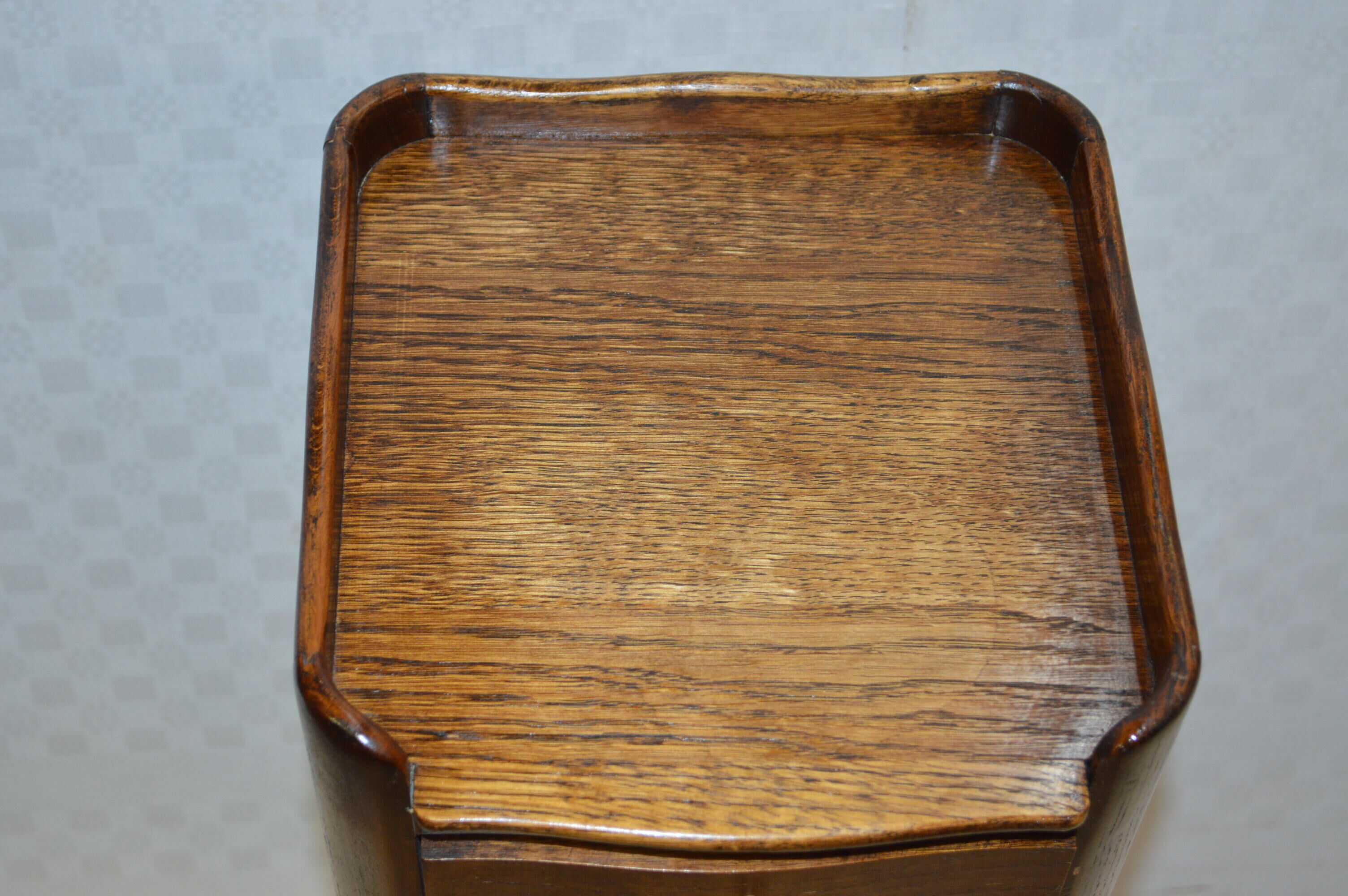 Table de chevet en chêne