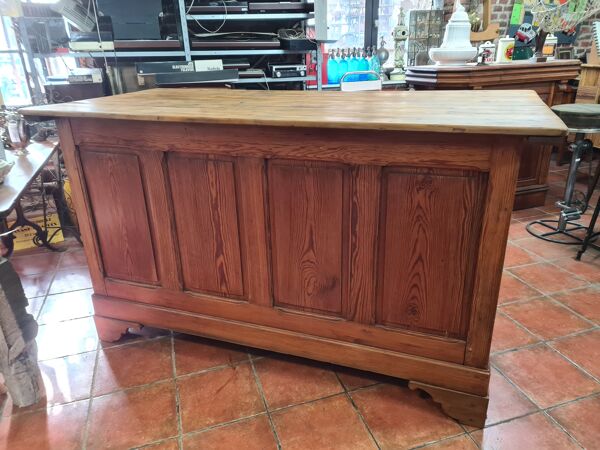 Comptoir de magasin en pitchpin