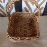 Wicker basket with handle