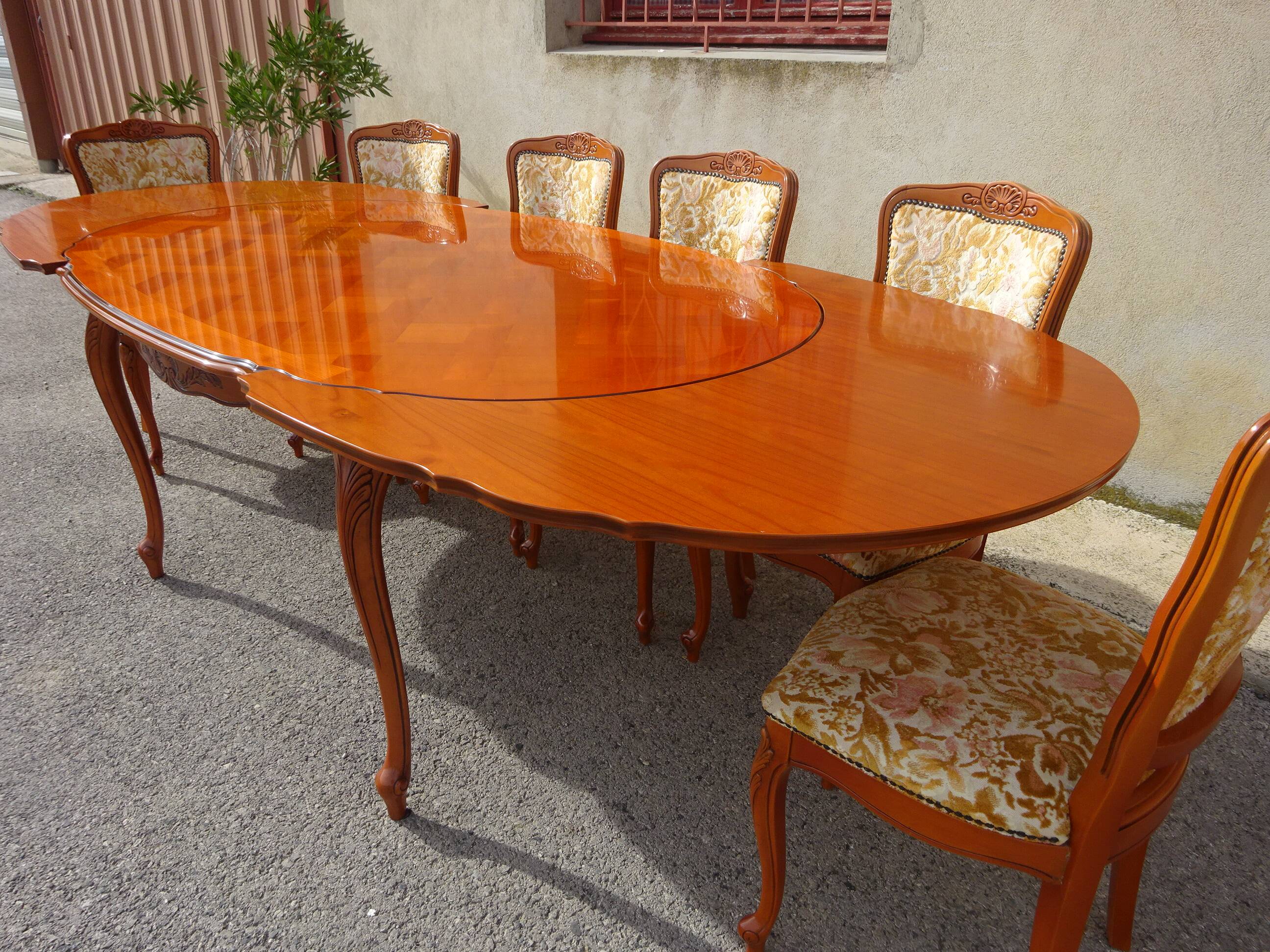 Table ovale avec rallonges, style Louis XV