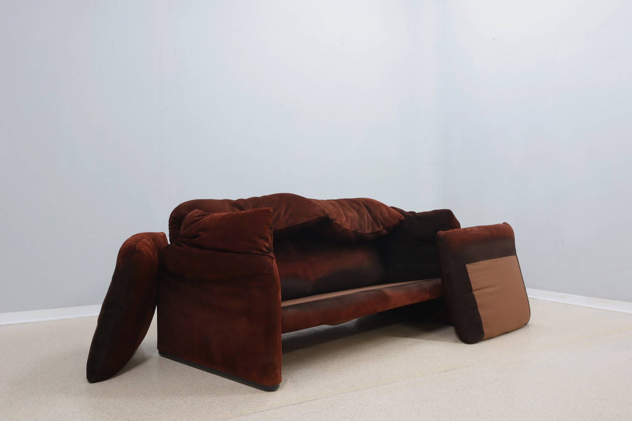 Canapé Maralunga 2 places en cuir suédé Cassina années 1970