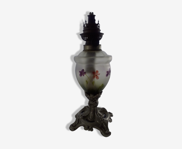 Lampe a pétrole verre émaillé et regule
