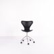 Seven office chair - Model 3117 - Black leather - Swivel function - Arne Jacobsen - Fritz Hansen