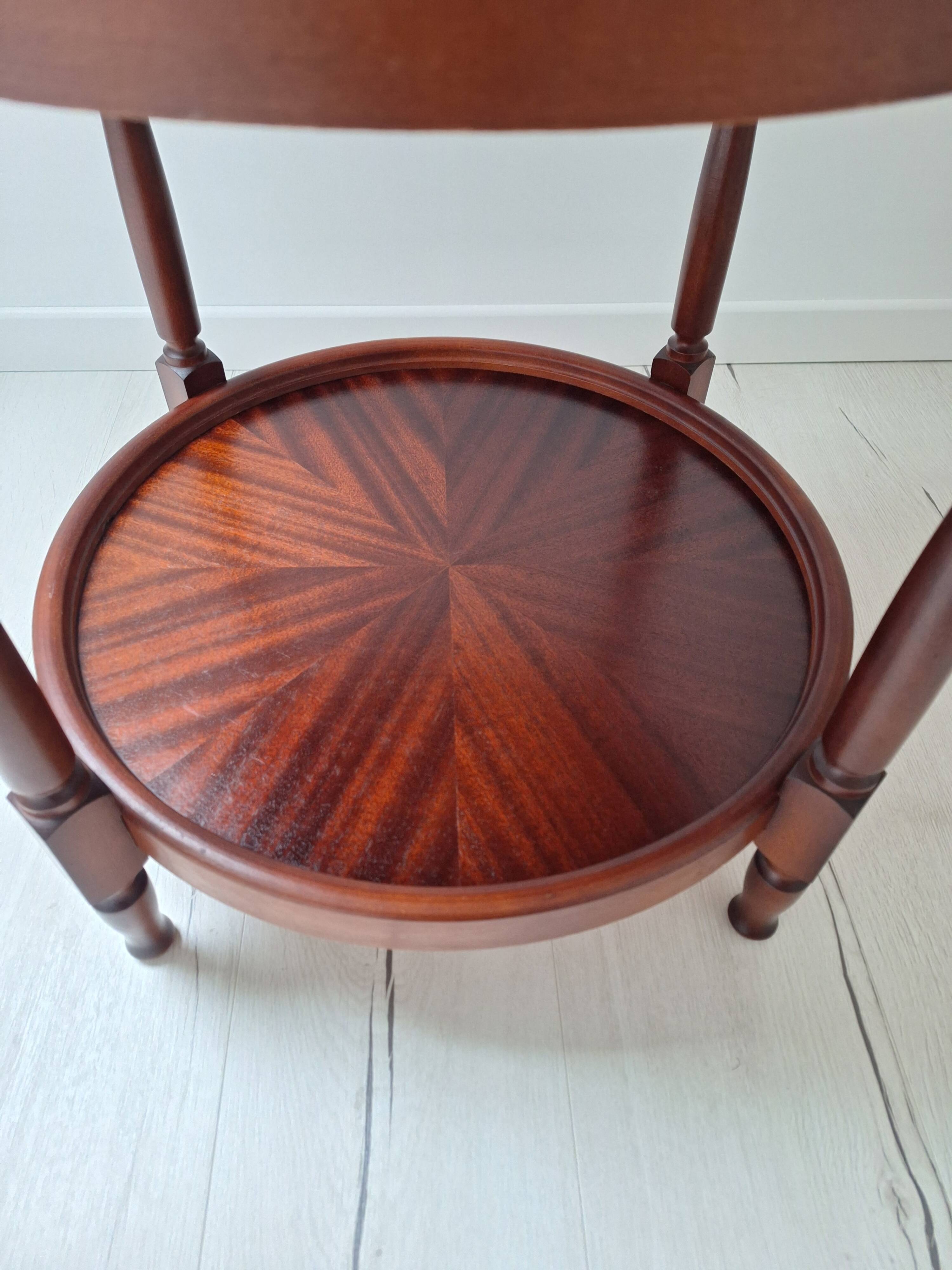 Coffee table / Side table / Round wooden end table