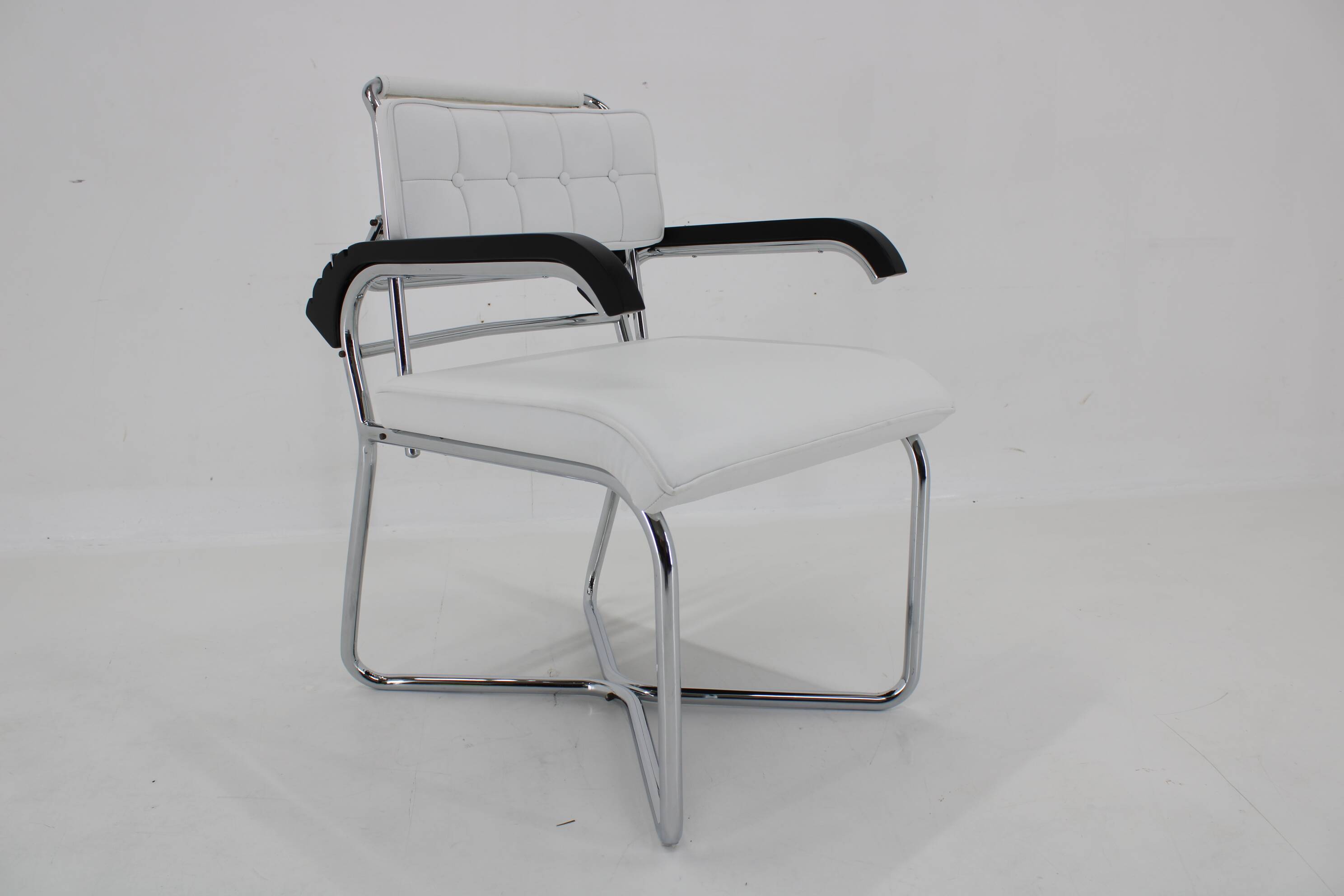 1940s Rare Restored Bauhaus Chrome Plated Adjustable Armchair in White Leather, Czechoslovakia