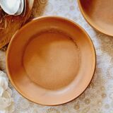 Lot de 7 assiettes calotte ou creuses en grès