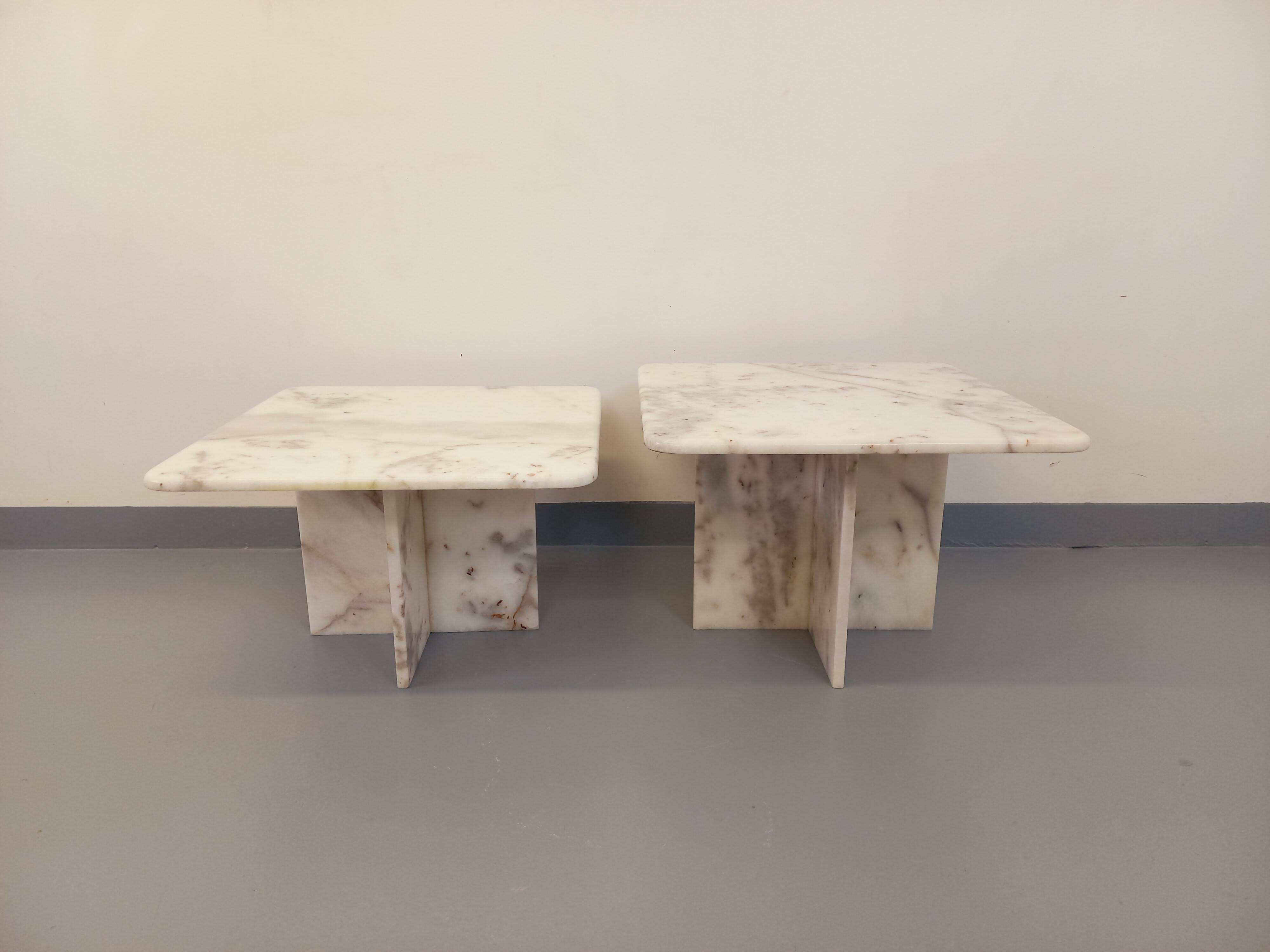 Pair of vintage nesting coffee tables in white marble from the 1970s.