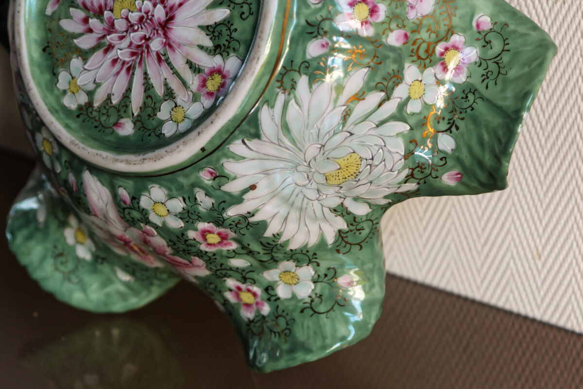 Polylobed earthenware salad bowl