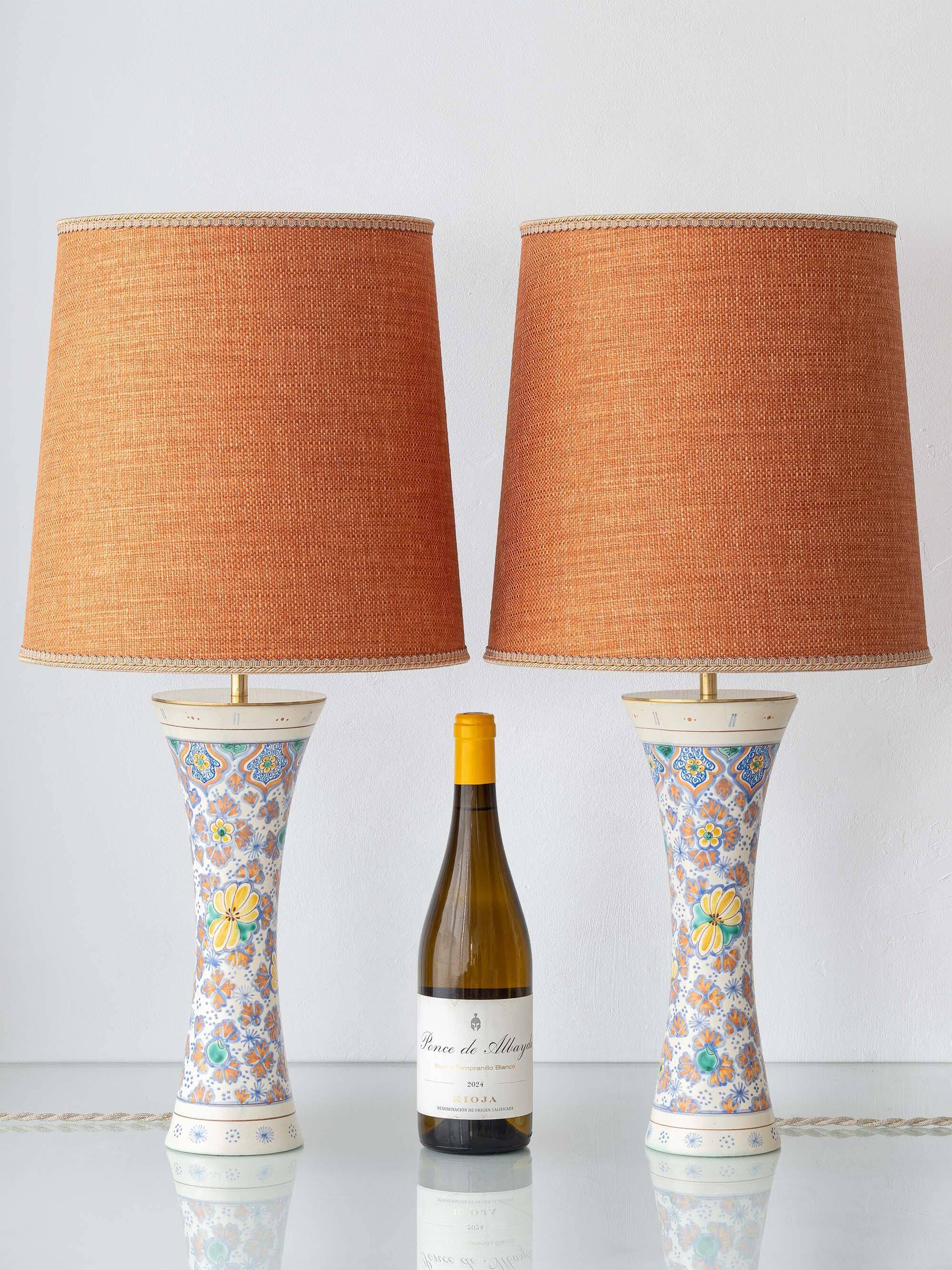 Pair of coloured ceramic table lamps in Art Nouveau style, 1918, with new shades.